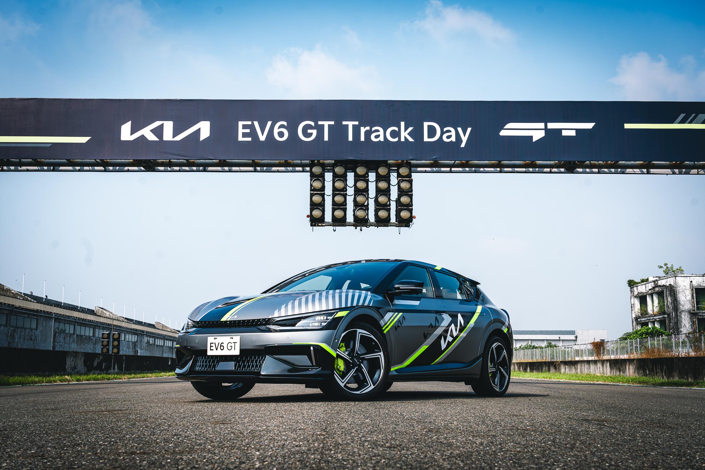 2.The Kia EV6 GT日前獲得美國《時代》雜誌2023年交通類最佳發明之一，並同時被《Road & Track》評為2024年度最佳性能電動車的最高殊榮！